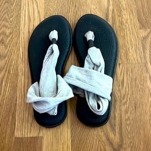 Sanuk grey sandals/ size ladies’ 7